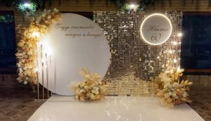 Фотозона на заказ: Как превратить любое событие в яркое визуальное шоу