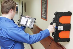 Как профессиональная проверка помещений раскрывает тайные шпионские устройства